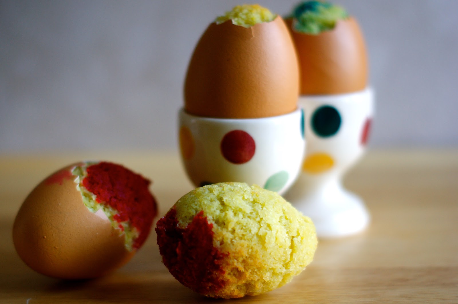 Кулич в яичной скорлупе